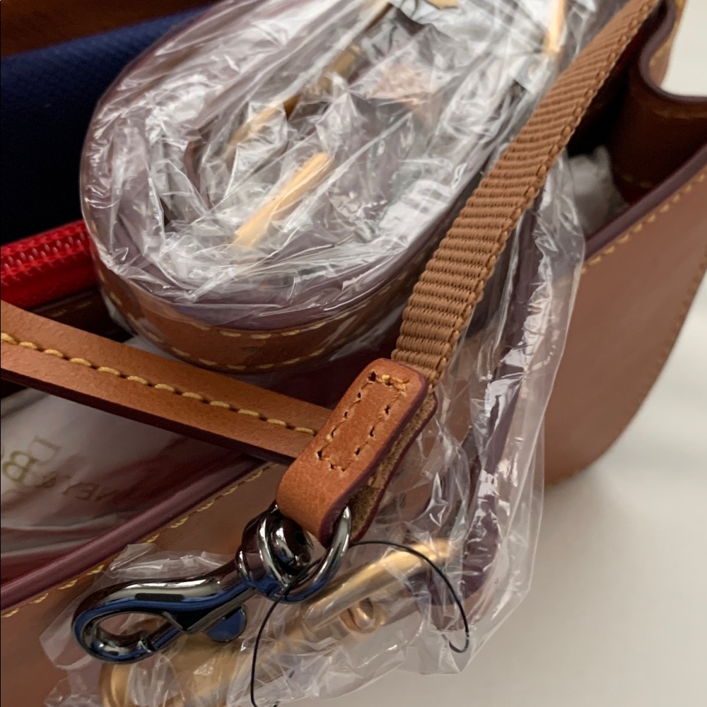 NWT - Dooney & Bourke Natural Leather Logo Patch Clutch/Crossbody - Picture 7 of 8